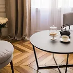Foch Boutique & 5*