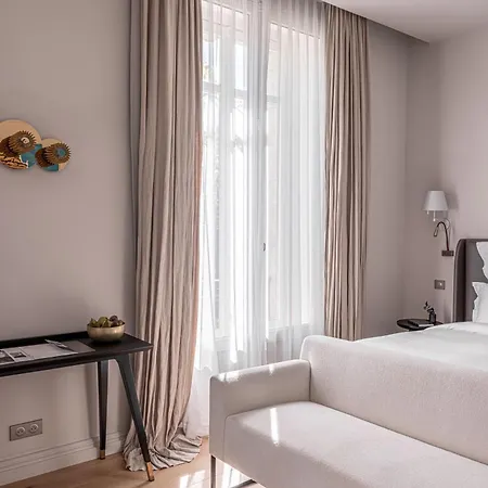 Foch Boutique & 5*