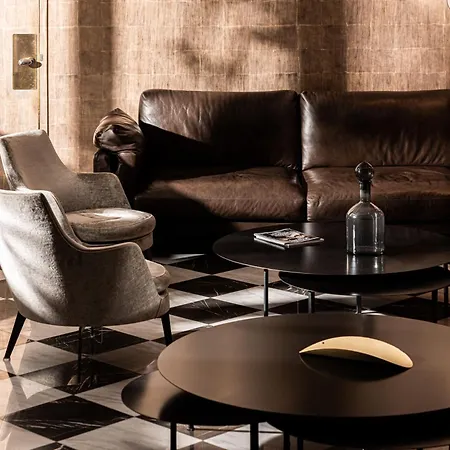 Foch Boutique & 5*