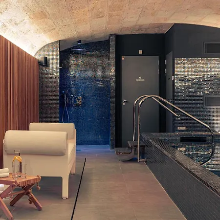 Foch Boutique & Hotel