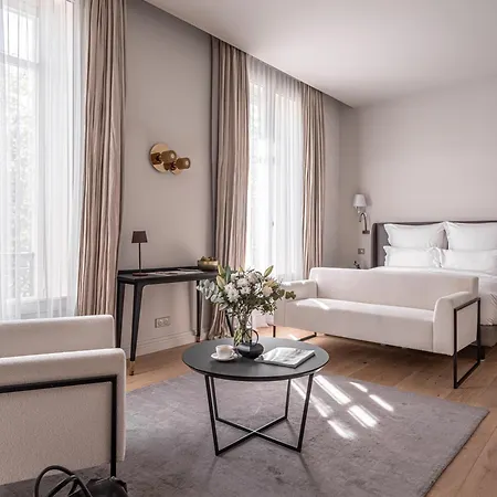 Foch Boutique & 5*