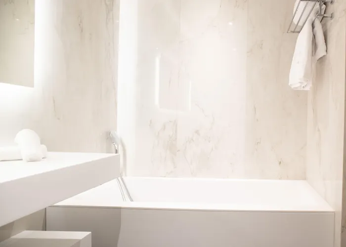 Foch Boutique & Bordéus